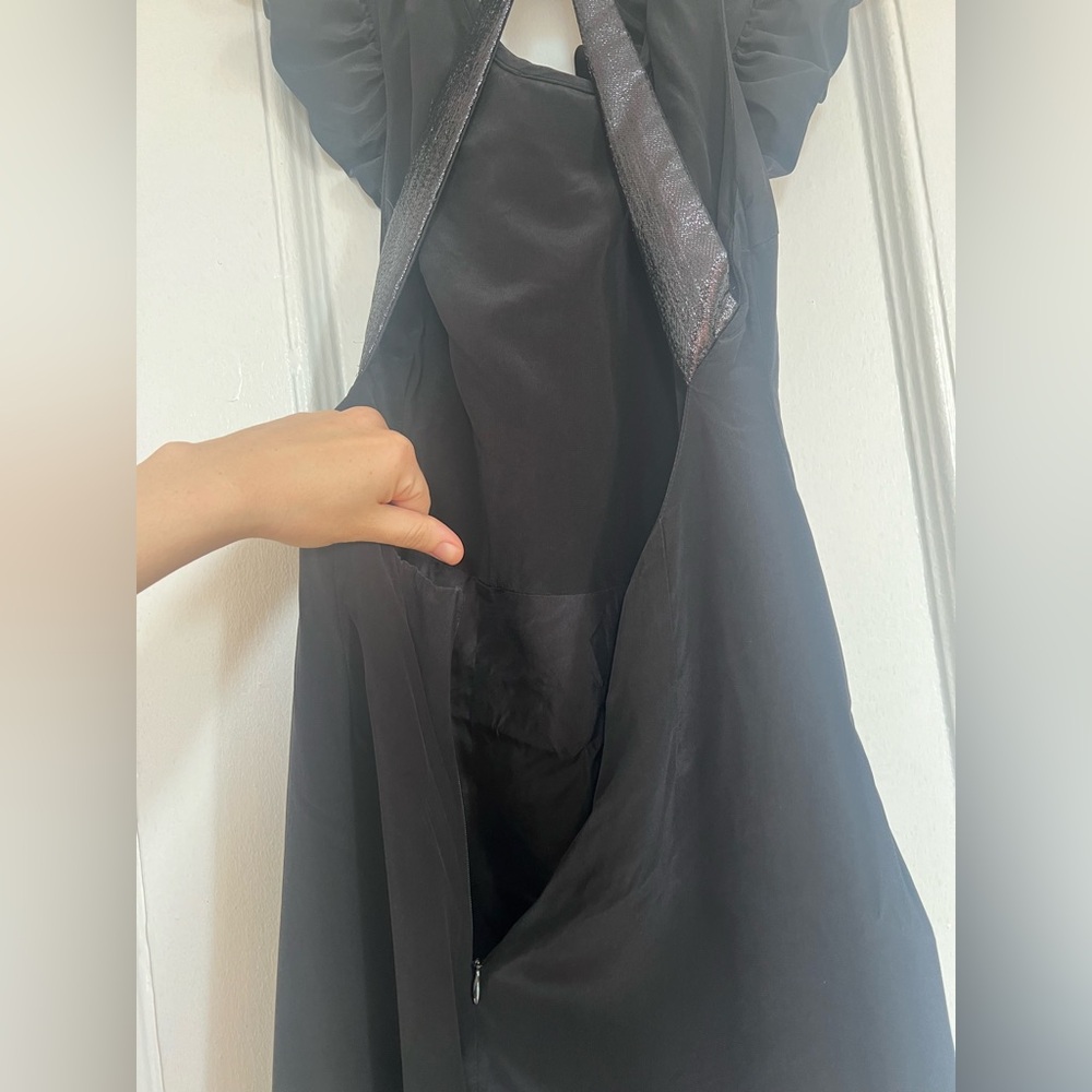 Wayne black silk maxi dress size 6 with ruffle neckline - Picture 4 of 6